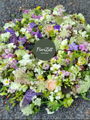 Blüten der Erinnerung – Blumiges Trauergesteck