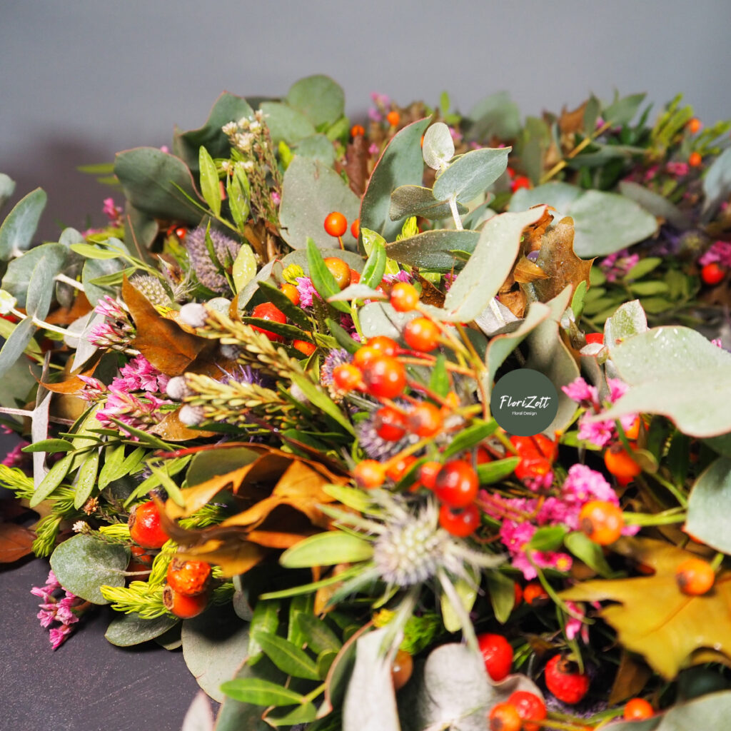 Glanzlaub Kranz - Cut 1 Glanzlaub Kranz – Hand gebundener Herbstkranz / Winterkranz aus Naturmaterialien