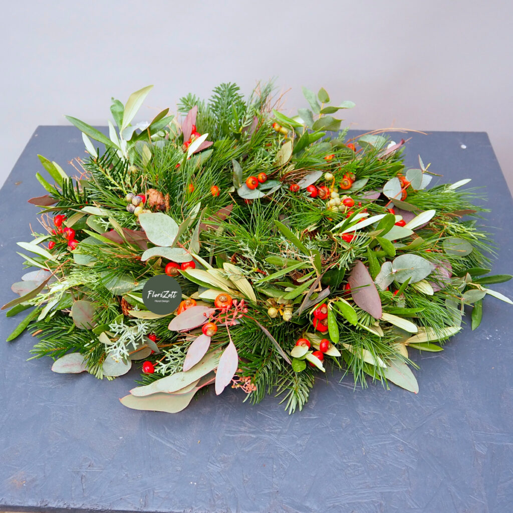 Türkranz "Nordgrün" - Handgebundener Adventskranz / Winterkranz