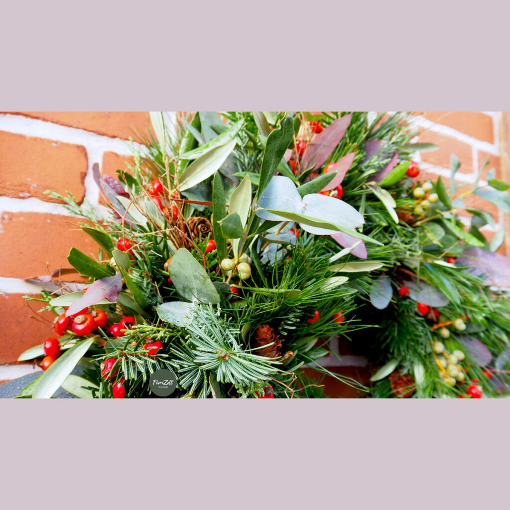 Türkranz "Nordgrün" - Handgebundener Adventskranz / Winterkranz