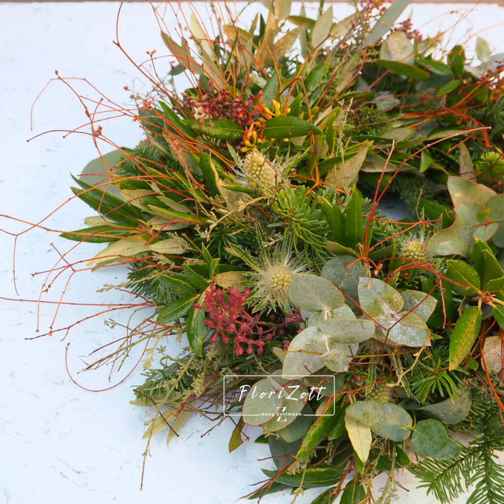 Winterkranz „Eichennebel“ – Handgebundener Türkranz