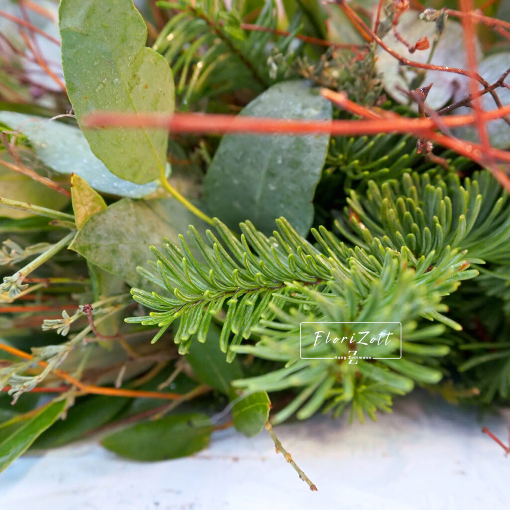 Winterkranz „Eichennebel“ – Handgebundener Türkranz