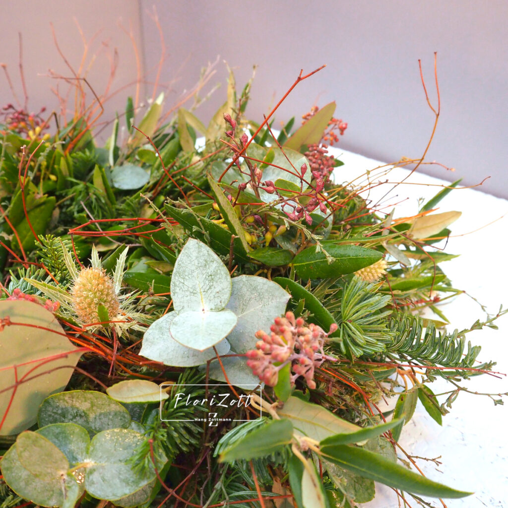 Winterkranz „Eichennebel“ – Handgebundener Türkranz