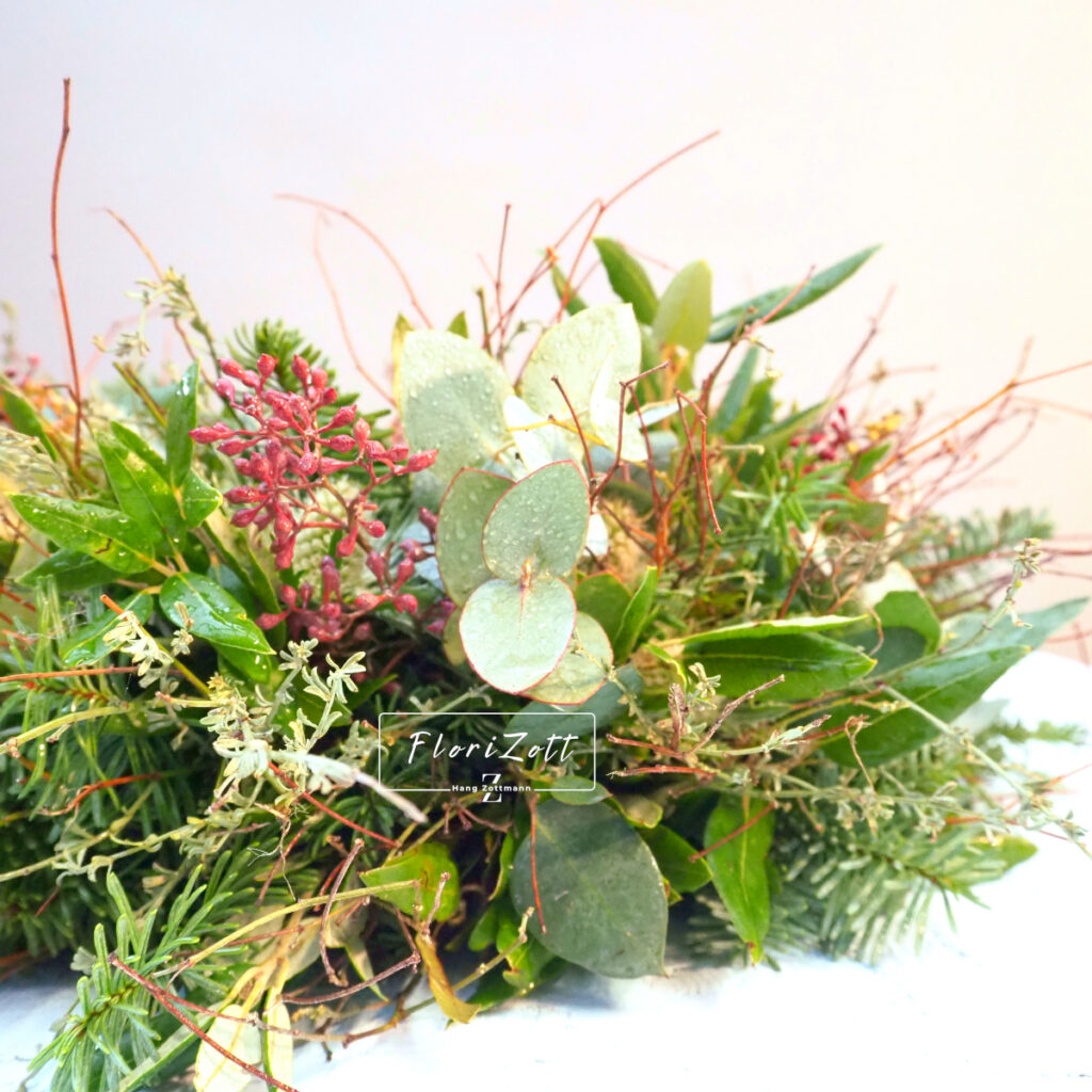 Winterkranz „Eichennebel“ – Handgebundener Türkranz