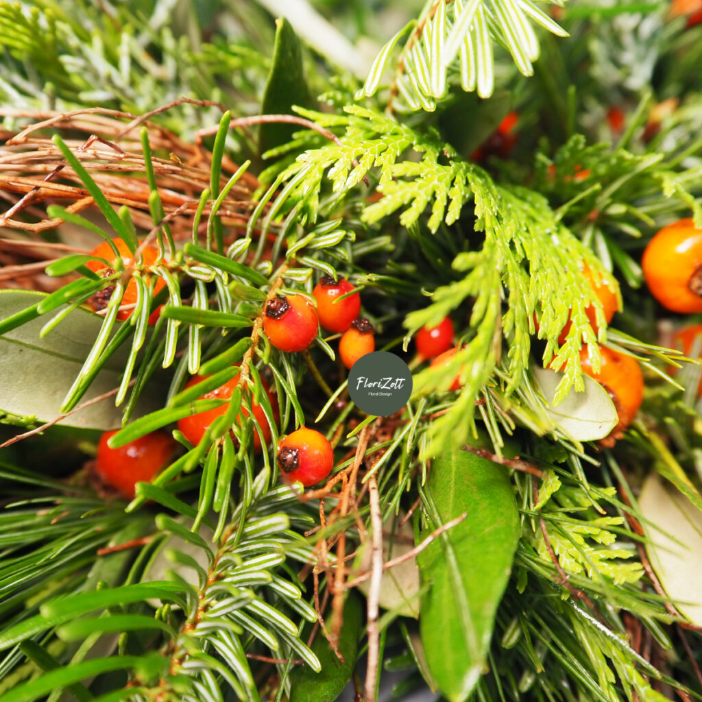 Türkranz „Serenade“ – Handgebundener Winterkranz